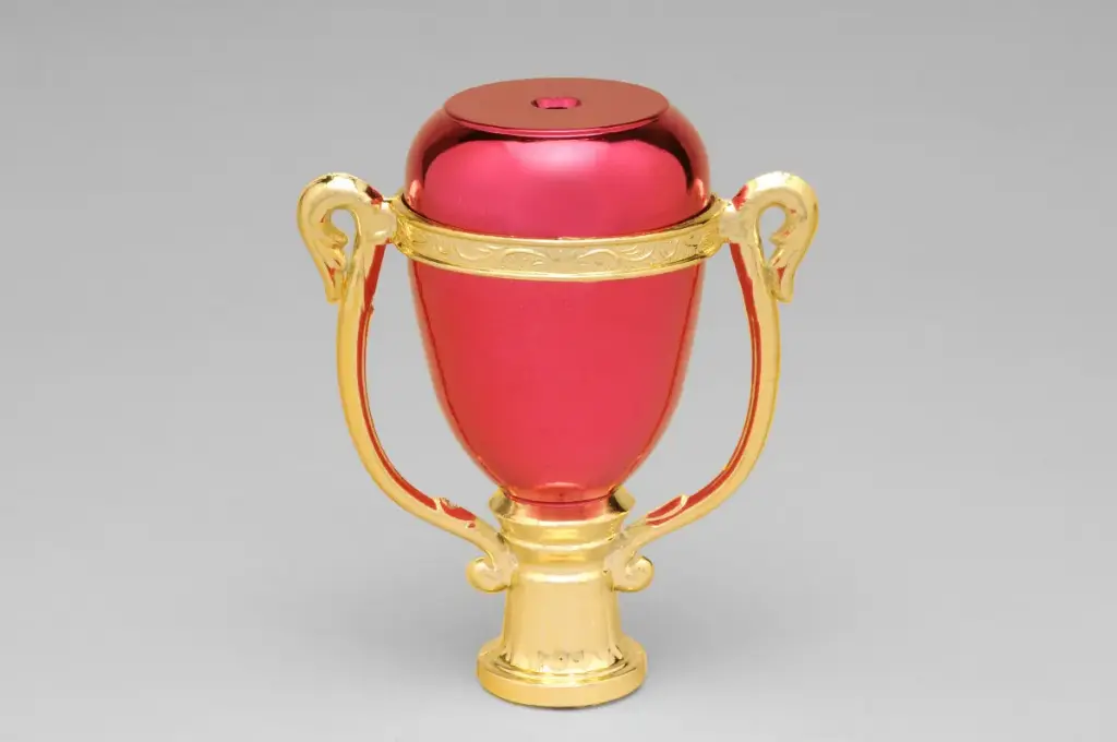 Copa Con Centro Rojo